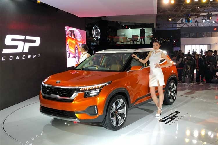 Mẫu  xe Kia SP 2018 Concept đã chính thức trình làng tại Triển lãm Auto Expo đang diễn ra tại Ấn Độ. Mẫu SUV hạng B này sẽ là mẫu xe đầu tiên của Kia dành cho thị trường Ấn Độ sau nhiều năm vắng bóng, và sẽ cạnh tranh trực tiếp với đối thủ Ford Ecospord và Hyundai Creta.